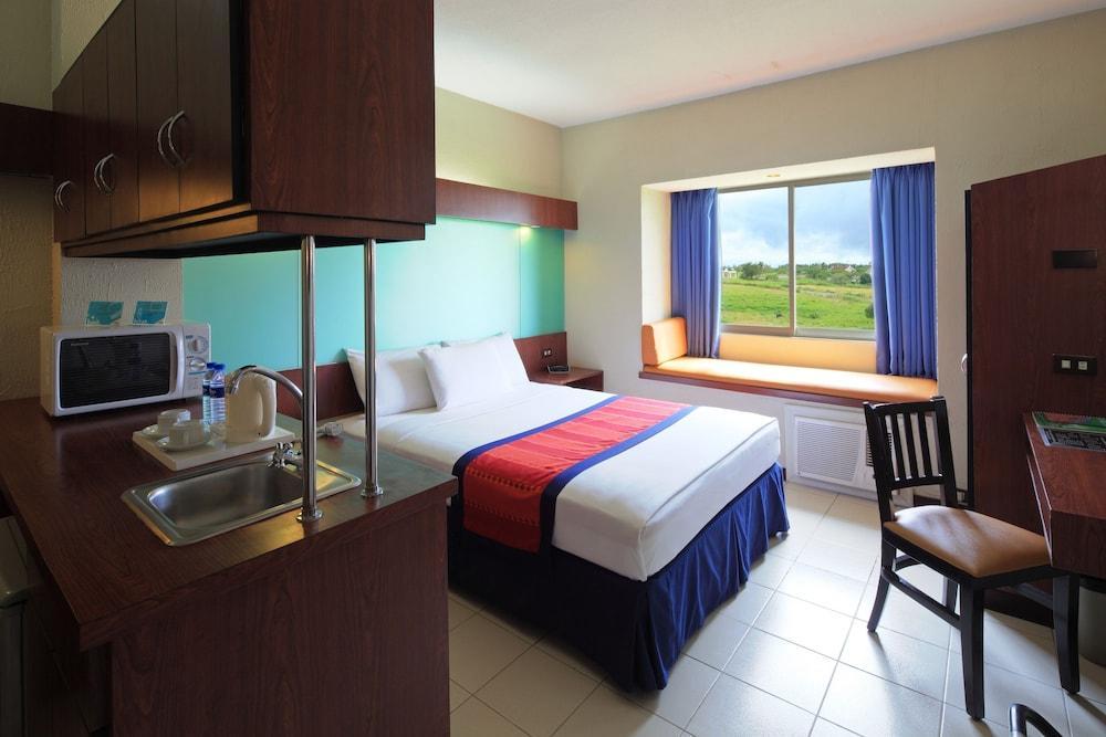 Microtel By Wyndham Eagle Ridge General Trias  Экстерьер фото