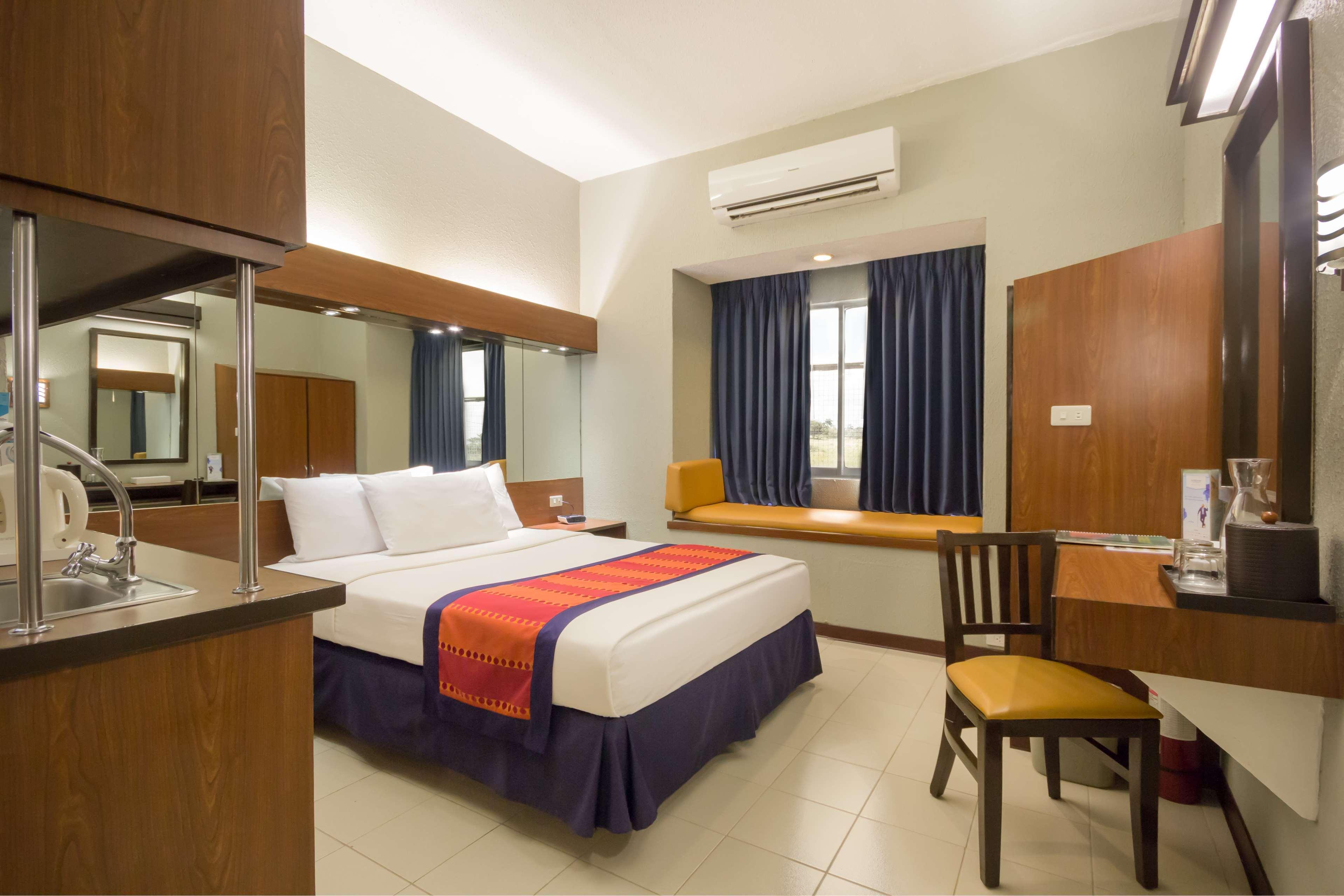 Microtel By Wyndham Eagle Ridge General Trias  Экстерьер фото
