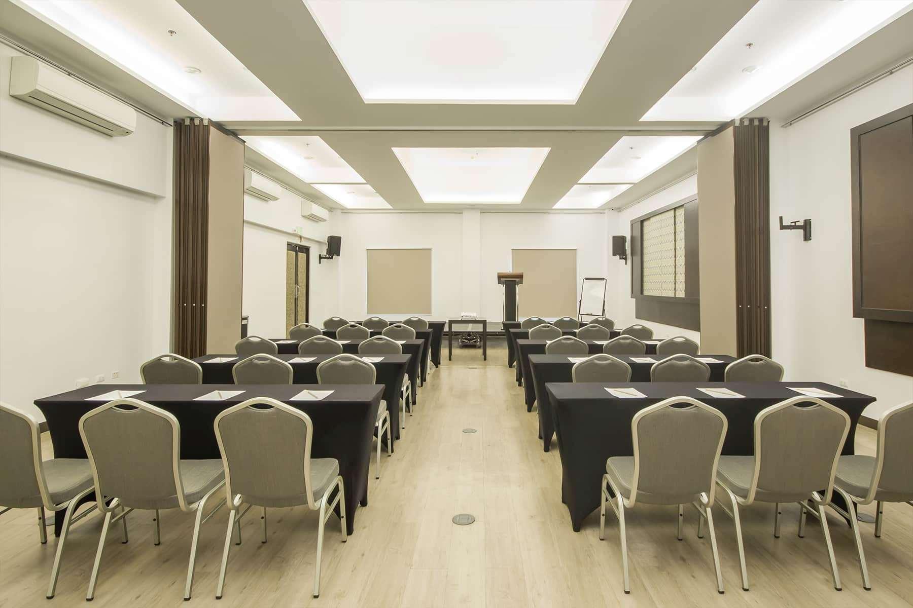 Microtel By Wyndham Eagle Ridge General Trias  Экстерьер фото