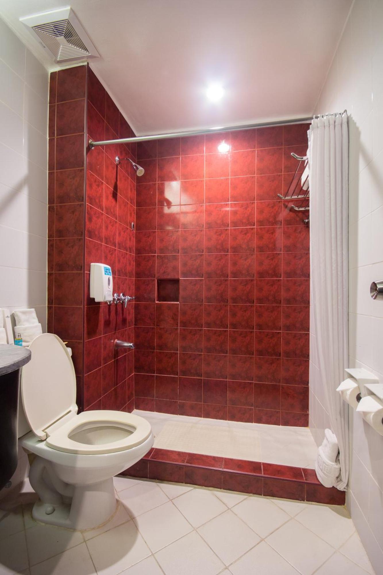 Microtel By Wyndham Eagle Ridge General Trias  Экстерьер фото