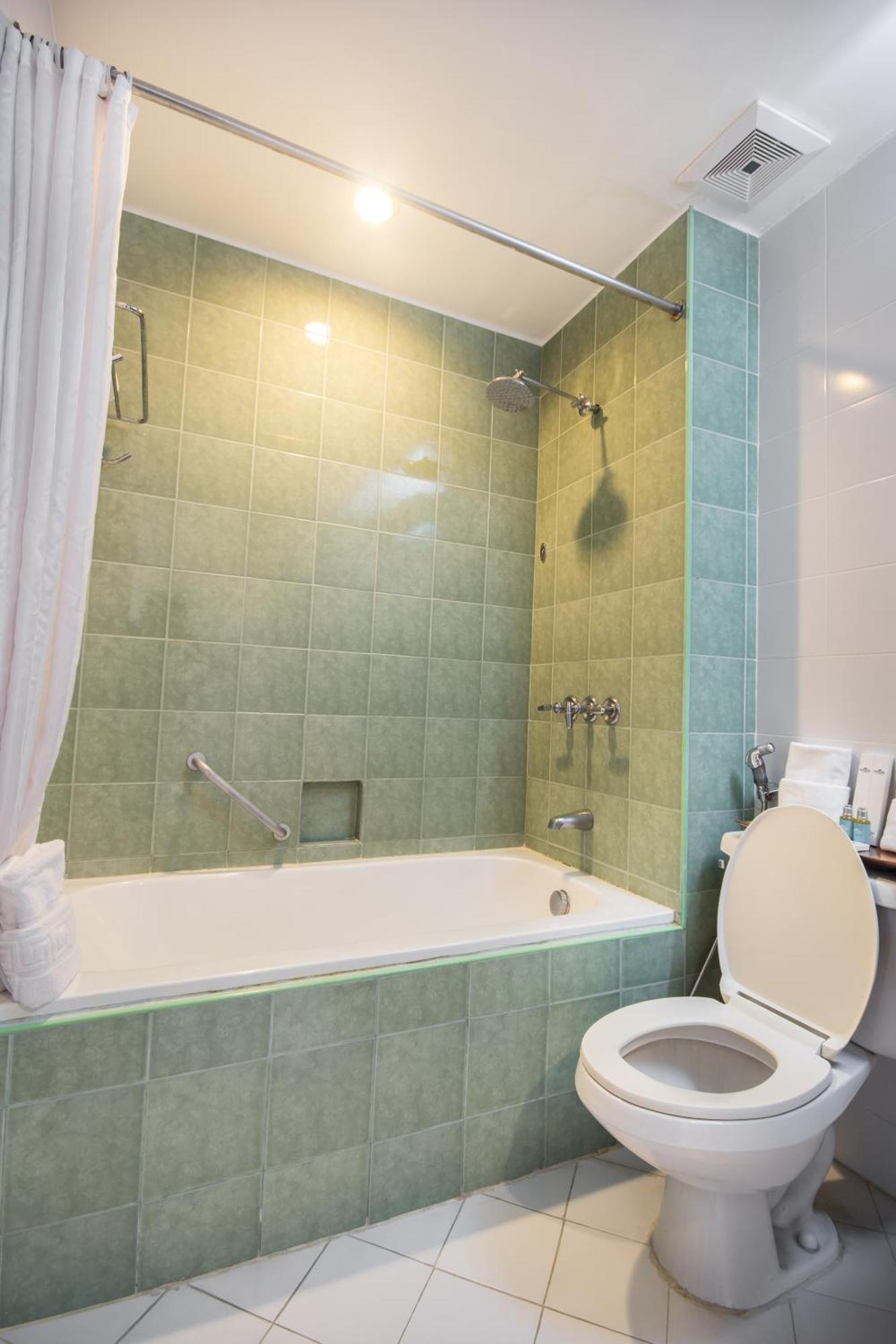 Microtel By Wyndham Eagle Ridge General Trias  Экстерьер фото