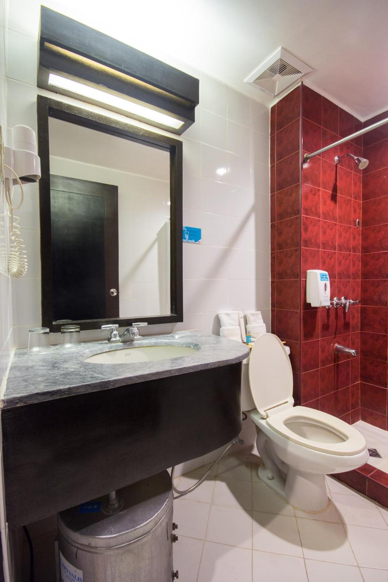 Microtel By Wyndham Eagle Ridge General Trias  Экстерьер фото