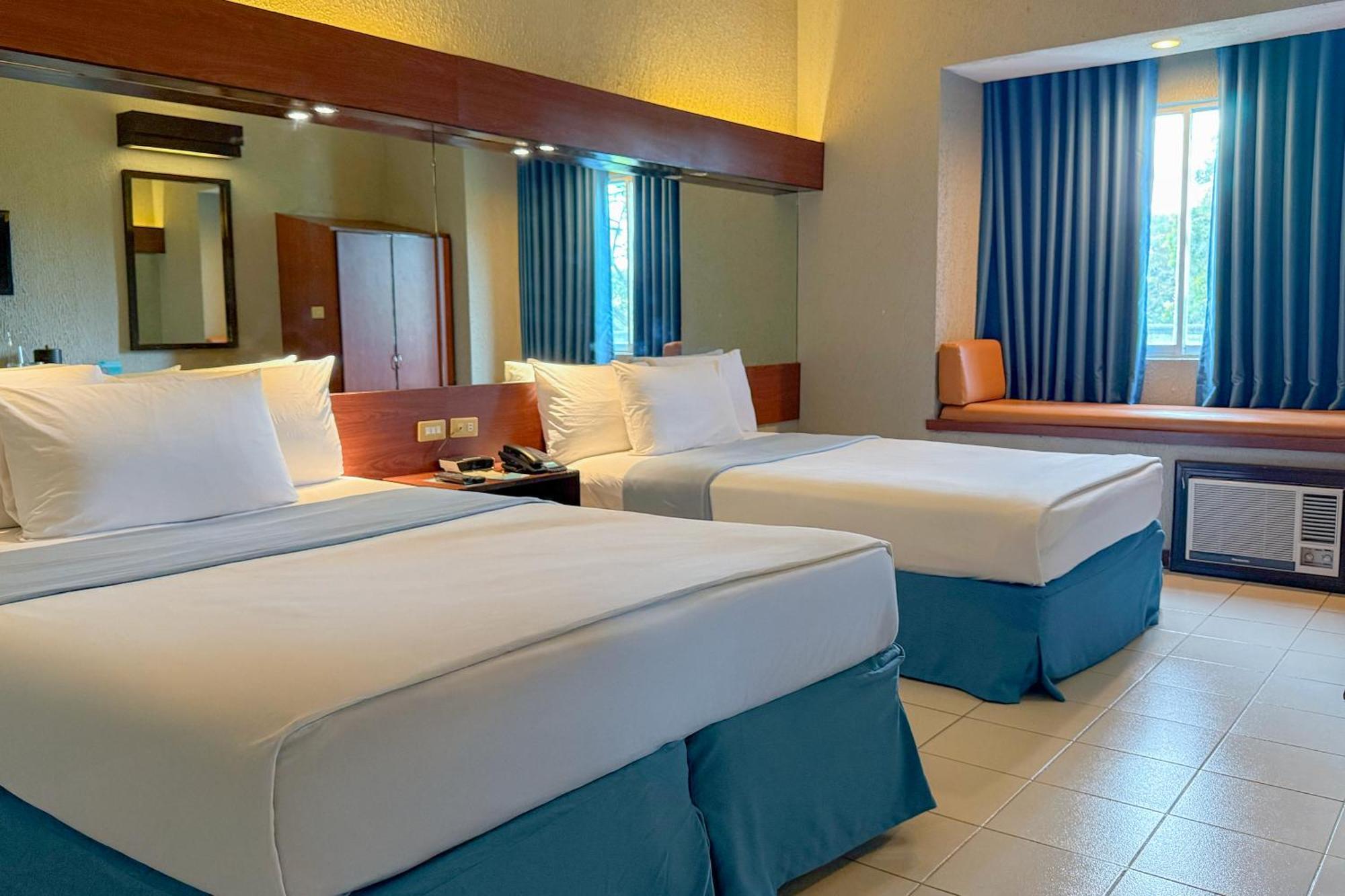 Microtel By Wyndham Eagle Ridge General Trias  Экстерьер фото