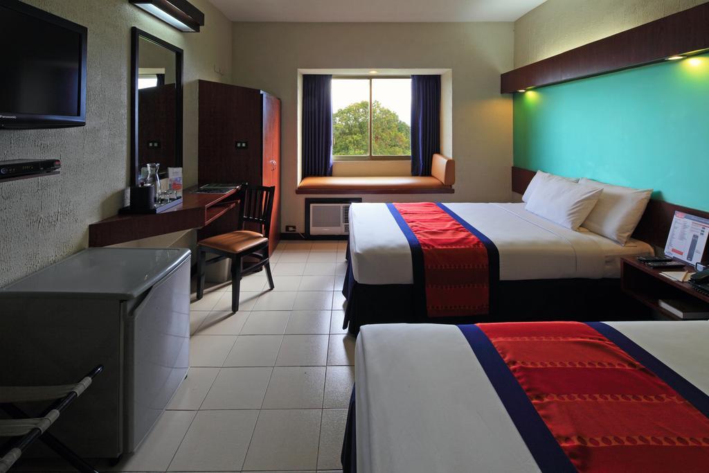 Microtel By Wyndham Eagle Ridge General Trias  Экстерьер фото