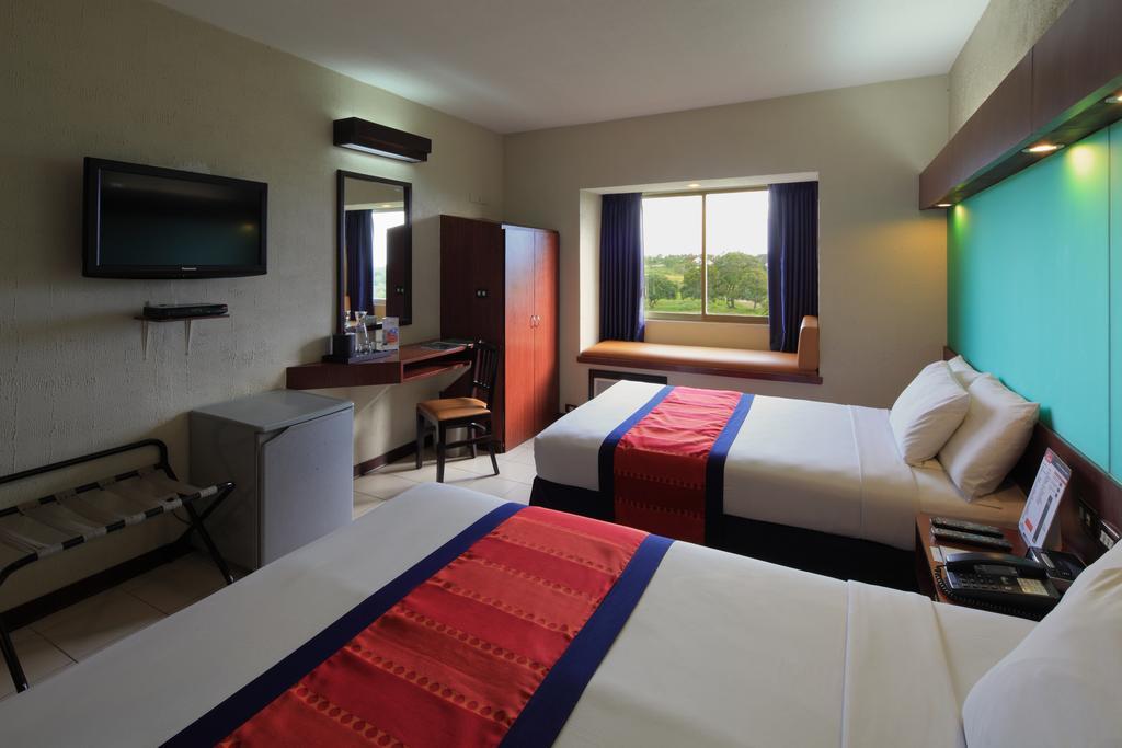 Microtel By Wyndham Eagle Ridge General Trias  Экстерьер фото