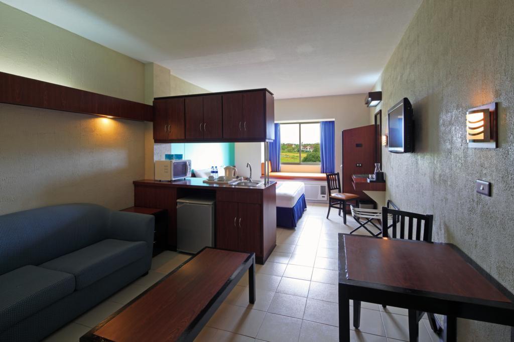 Microtel By Wyndham Eagle Ridge General Trias  Экстерьер фото