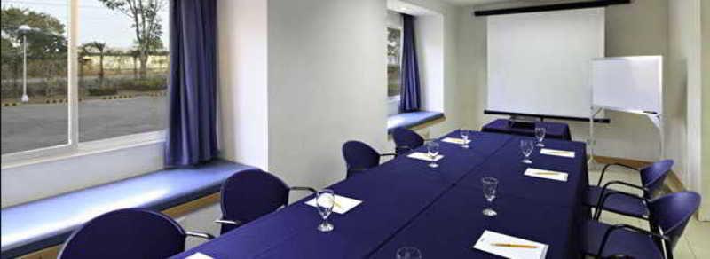 Microtel By Wyndham Eagle Ridge General Trias  Экстерьер фото