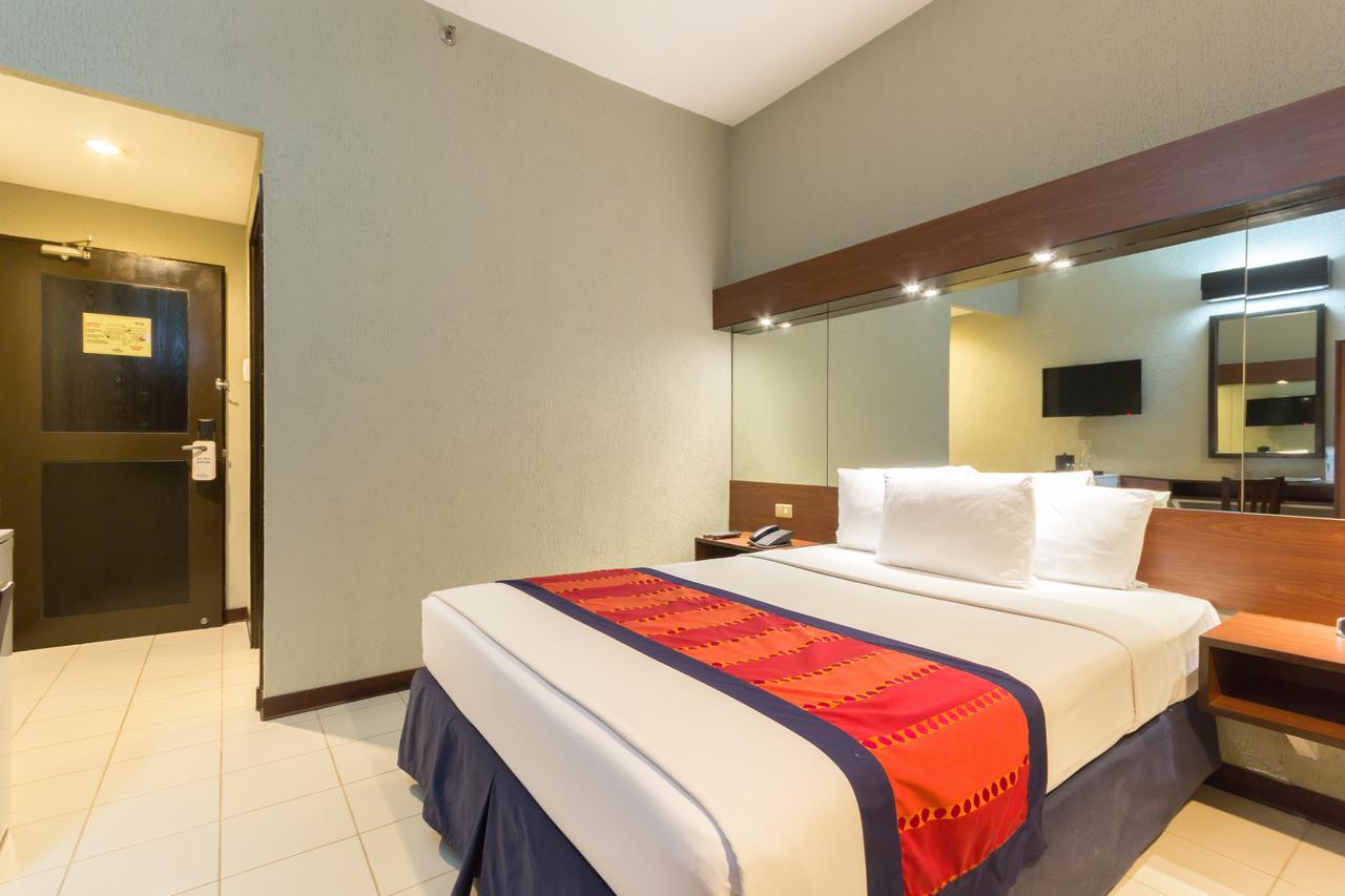 Microtel By Wyndham Eagle Ridge General Trias  Экстерьер фото