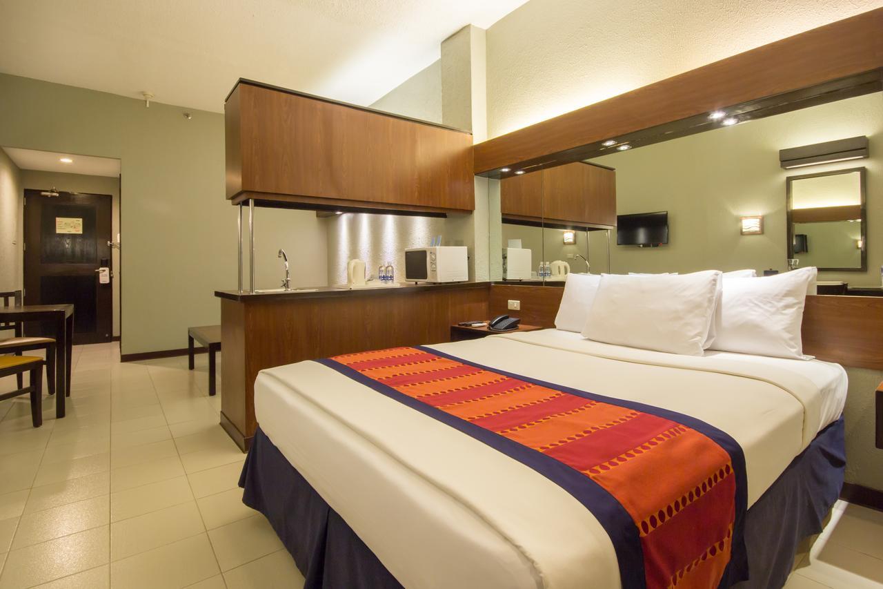 Microtel By Wyndham Eagle Ridge General Trias  Экстерьер фото