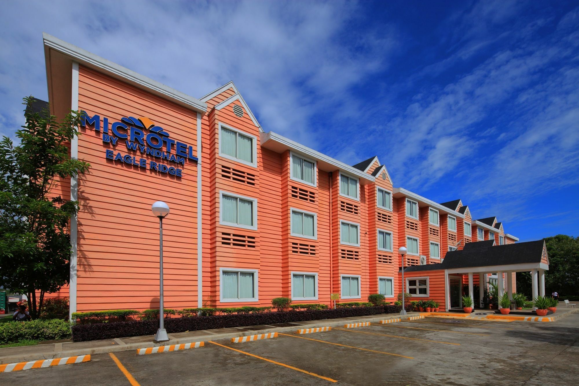 Microtel By Wyndham Eagle Ridge General Trias  Экстерьер фото